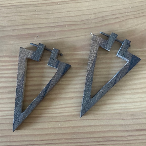 Wooden earring - Picture 2 of 5